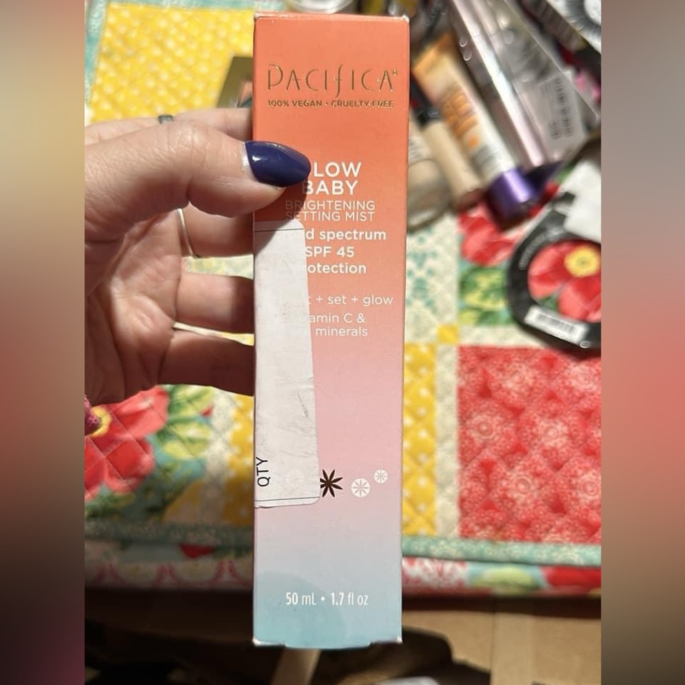 Pacifica Glow Baby Brightening Setting Mist
SPF 45 - 1.7 fl oz